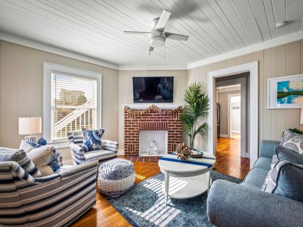 Modern & Comfortable 3 Bedroom Cottage in Jacksonville Beach
