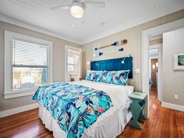 Modern & Comfortable 3 Bedroom Cottage in Jacksonville Beach