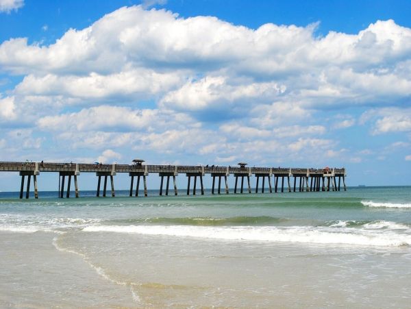 Modern & Comfortable 3 Bedroom Cottage in Jacksonville Beach