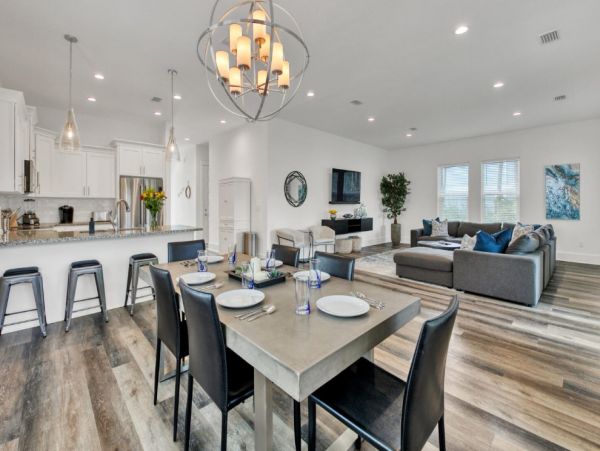 Miramar Vacation Home Four Bedroom Walk to Beach