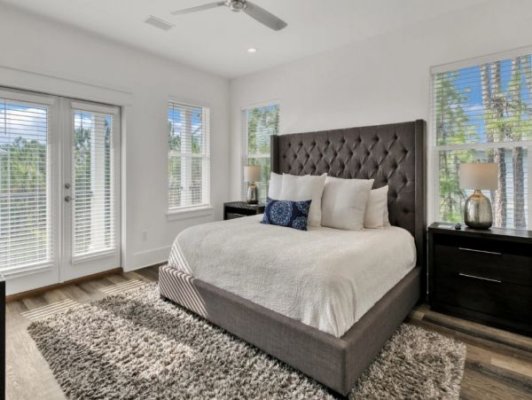 Miramar Vacation Home Four Bedroom Walk to Beach
