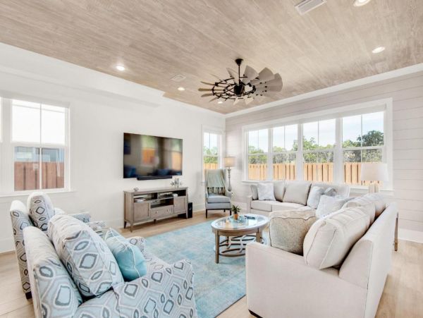 Beautiful 5 Bedroom Home with Private Pool