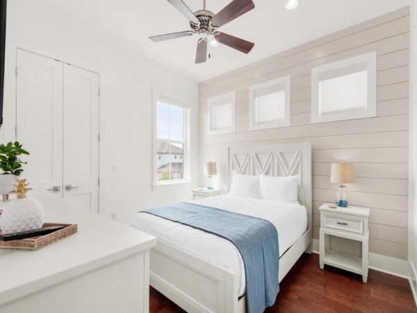 Beautiful 5 Bedroom Home with Private Pool
