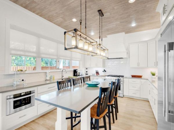 Beautiful 5 Bedroom Home with Private Pool