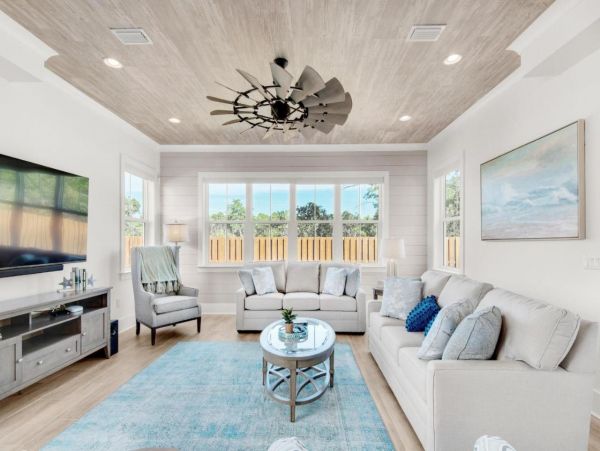 Beautiful 5 Bedroom Home with Private Pool