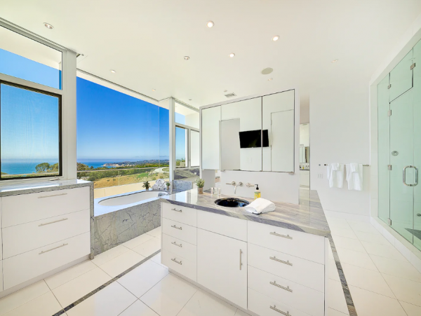 Malibu Luxury Villa with 6 Bedrooms & Private Pool