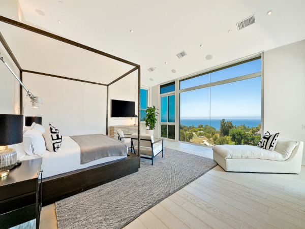 Malibu Luxury Villa with 6 Bedrooms & Private Pool