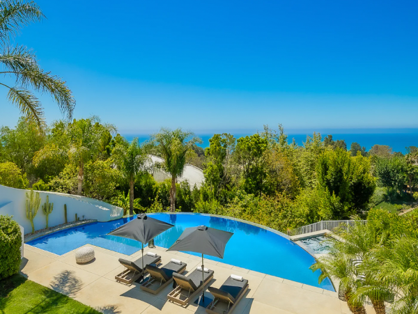 Malibu Luxury Villa with 6 Bedrooms & Private Pool