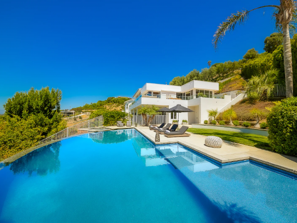 Malibu Luxury Villa with 6 Bedrooms & Private Pool