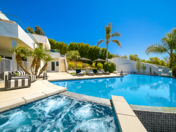 Malibu Luxury Villa with 6 Bedrooms & Private Pool