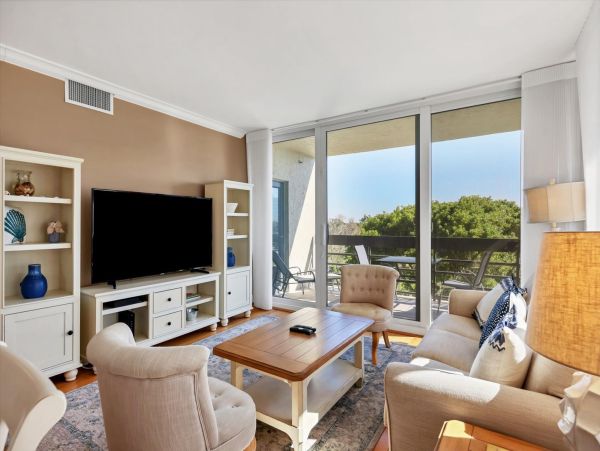 Relaxed Elegance with Sunset Views on Longboat Key