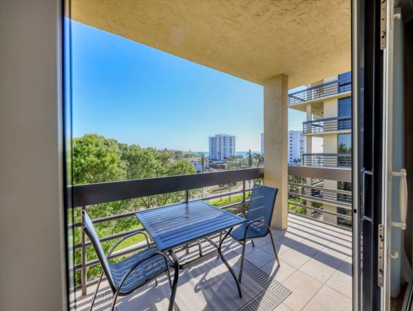 Relaxed Elegance with Sunset Views on Longboat Key