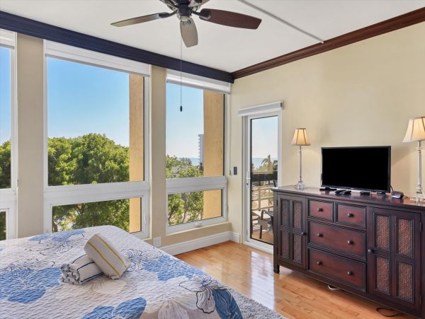 Relaxed Elegance with Sunset Views on Longboat Key