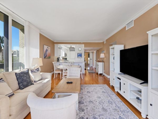 Relaxed Elegance with Sunset Views on Longboat Key