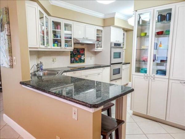 On Beach 2 Bedroom Vacation Condo in Longboat Key Great Views