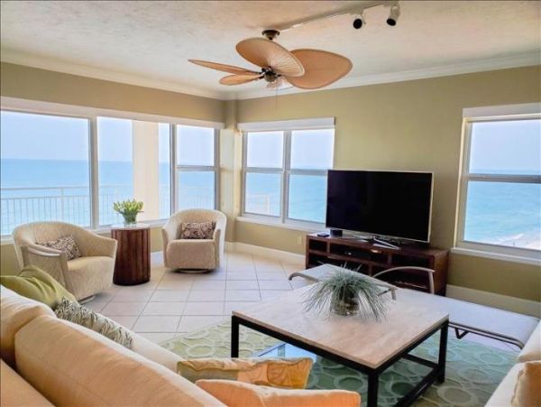 On Beach 2 Bedroom Vacation Condo in Longboat Key Great Views