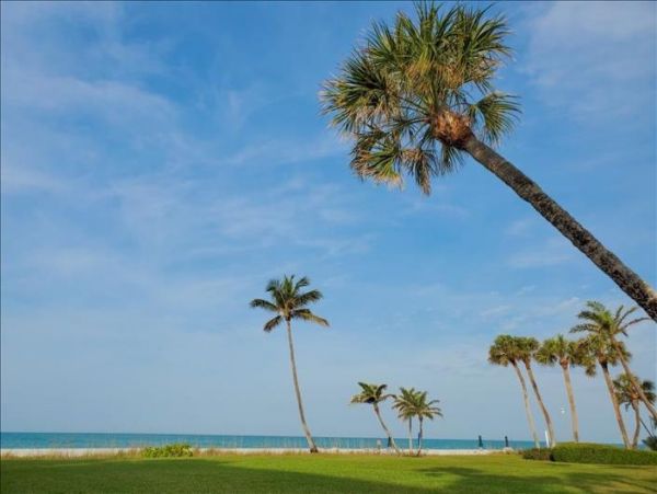 On Beach 2 Bedroom Vacation Condo in Longboat Key Great Views