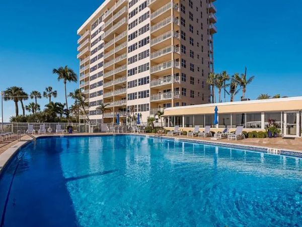 On Beach 2 Bedroom Vacation Condo in Longboat Key Great Views