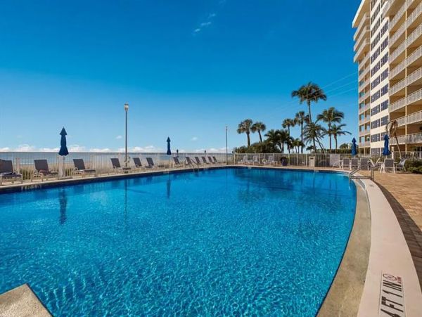 On Beach 2 Bedroom Vacation Condo in Longboat Key Great Views