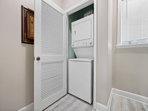One bedroom 2 bath Townhome a mile from Beach Access at Tennis resort
