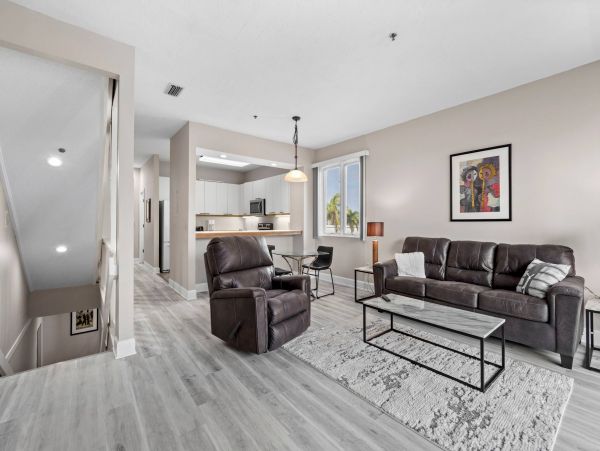 One bedroom 2 bath Townhome a mile from Beach Access at Tennis resort