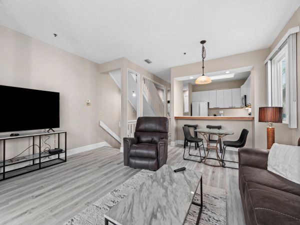 One bedroom 2 bath Townhome a mile from Beach Access at Tennis resort