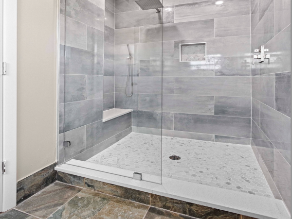 One bedroom 2 bath Townhome a mile from Beach Access at Tennis resort