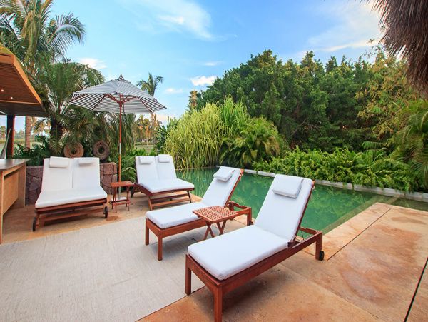 Five Bedroom Luxury Villa with Infinity Pool