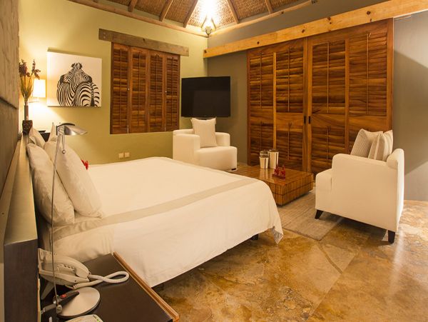 Five Bedroom Luxury Villa with Infinity Pool