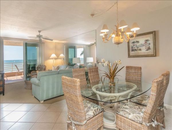 Charming Marco Island Beachfront Condo with 2 Bedrooms