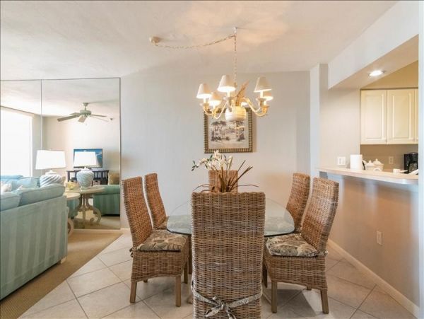 Charming Marco Island Beachfront Condo with 2 Bedrooms