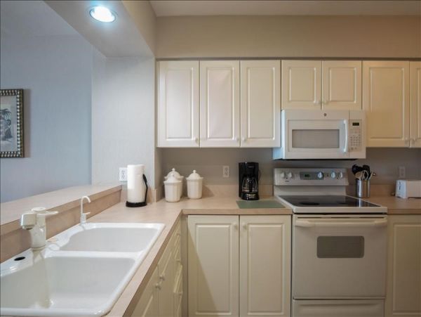 Charming Marco Island Beachfront Condo with 2 Bedrooms