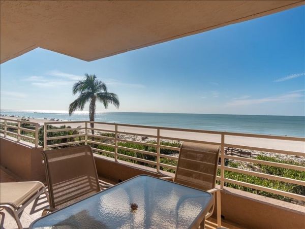 Charming Marco Island Beachfront Condo with 2 Bedrooms