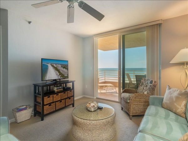 Charming Marco Island Beachfront Condo with 2 Bedrooms