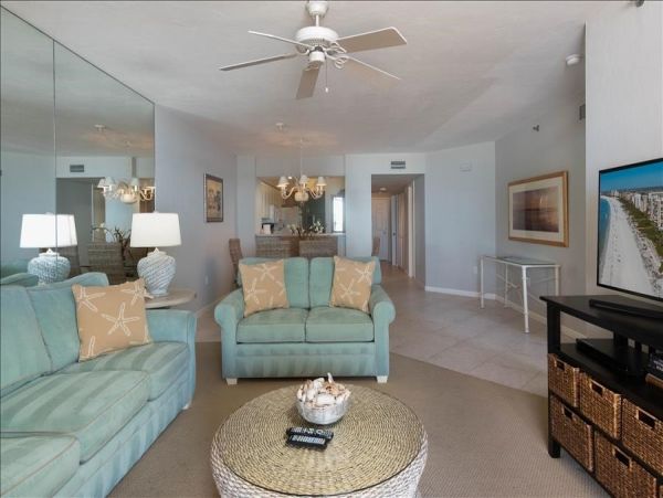 Charming Marco Island Beachfront Condo with 2 Bedrooms