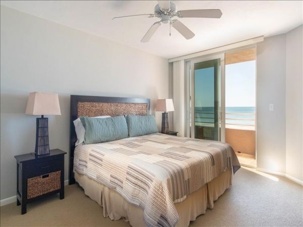 Charming Marco Island Beachfront Condo with 2 Bedrooms