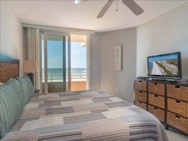 Charming Marco Island Beachfront Condo with 2 Bedrooms