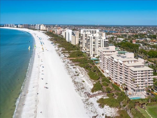 Charming Marco Island Beachfront Condo with 2 Bedrooms