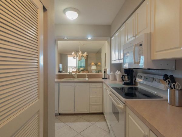Charming Marco Island Beachfront Condo with 2 Bedrooms