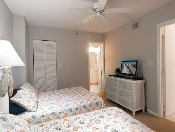 Charming Marco Island Beachfront Condo with 2 Bedrooms