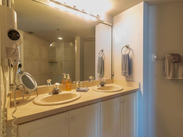 Charming Marco Island Beachfront Condo with 2 Bedrooms