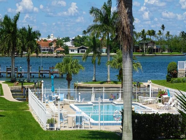 Waterfront One Bedroom Condo in Marco Island