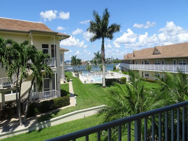 Waterfront One Bedroom Condo in Marco Island