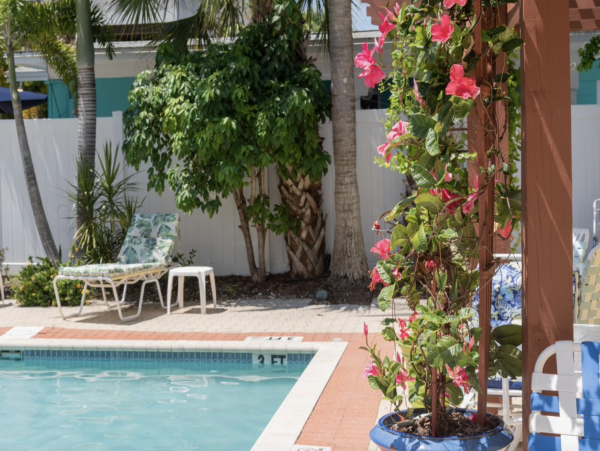 Beautiful Cottage Three Houses Back From Beach in Anna Maria