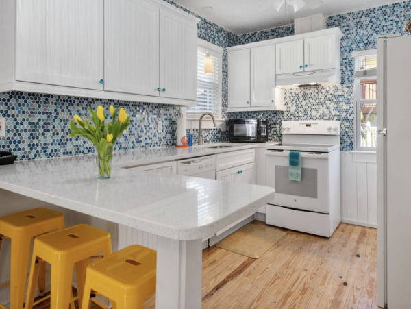 Beautiful Cottage Three Houses Back From Beach in Anna Maria