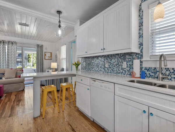 Beautiful Cottage Three Houses Back From Beach in Anna Maria