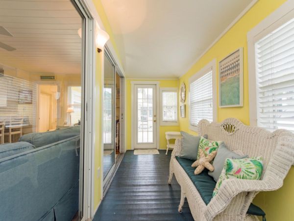 Two Bedroom Vacation Cottage in Anna Maria Close to Beach