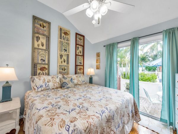 Two Bedroom Vacation Cottage in Anna Maria Close to Beach