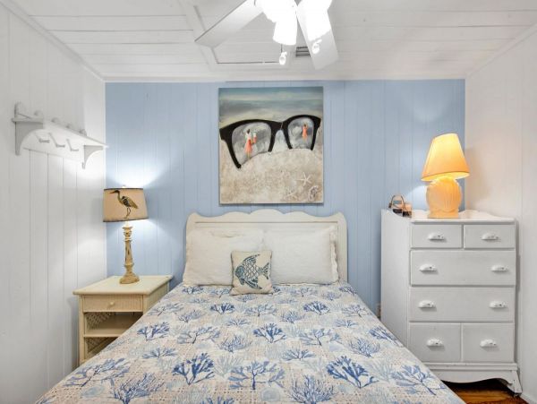 Two Bedroom Vacation Cottage in Anna Maria Close to Beach