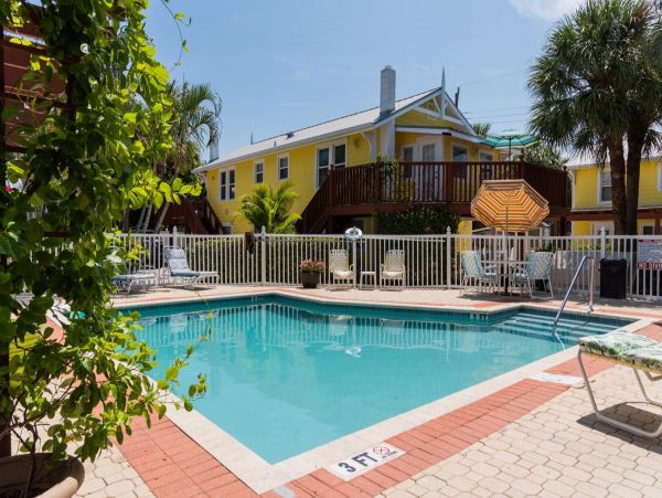 Anna Maria Walk to Beach Two Bedroom Vacation Condo